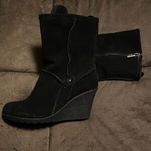 Elegant Black Wedge Boots